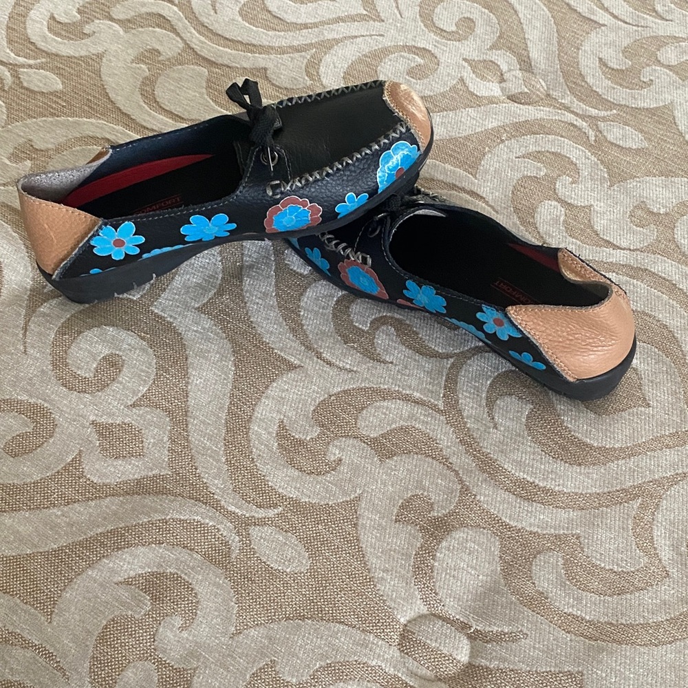 Levi’s Comfort Fit Floral Loafers Black Blue Slip On Shoes EU 39 Casual Cute - Picture 3 of 11